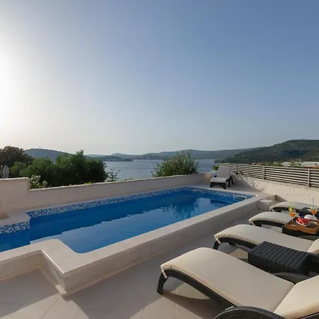 Seaside Luxury With A Swimming Pool Razanj, Rogoznica - 17071 וילה