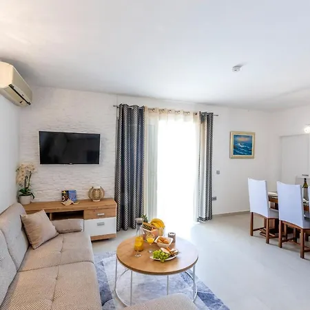 Seaside Luxury With A Swimming Pool Razanj, Rogoznica - 17071 וילה *