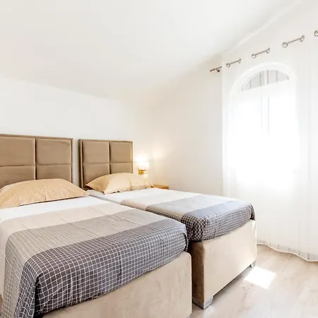 Seaside Luxury With A Swimming Pool Razanj, Rogoznica - 17071 רוגוזניצה