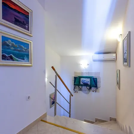 Seaside Luxury With A Swimming Pool Razanj, Rogoznica - 17071 וילה רוגוזניצה